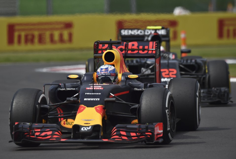  Red Bull Racing's Daniel Ricciardo, powers his car during the Mexico Grand Prix