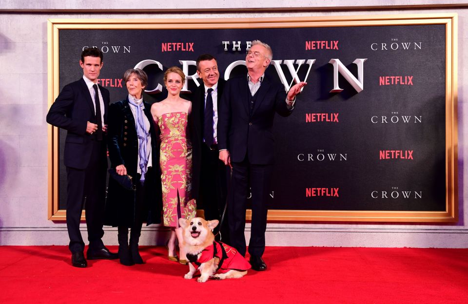  The cast posed together on the red carpet