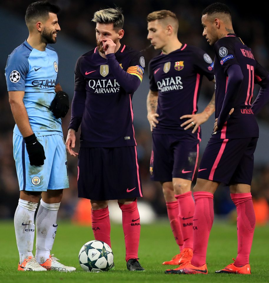  Aguero has a point to make to the Barca players