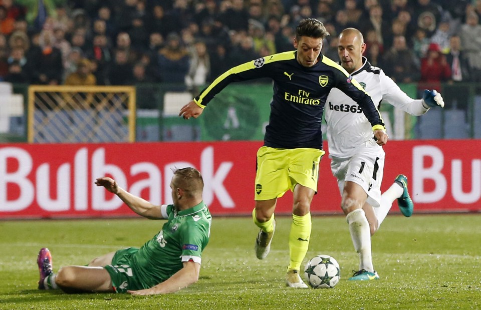  Mesut Ozil then went on to take on two Ludogorets defenders after chipping the keeper