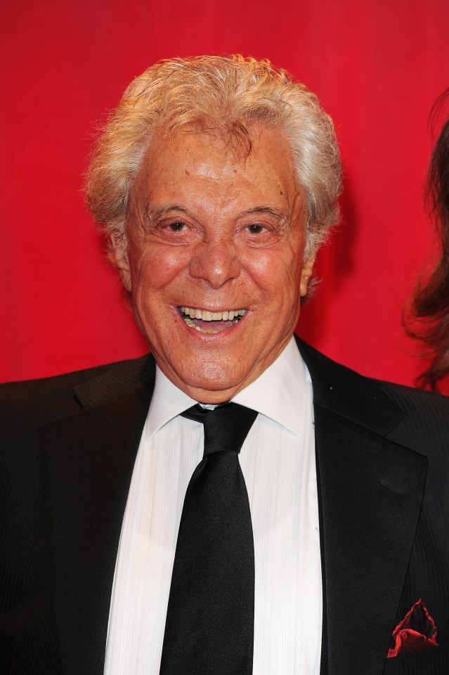  Hoofer Lionel Blair can ditch his shirt and tie for retirement living Indian-style