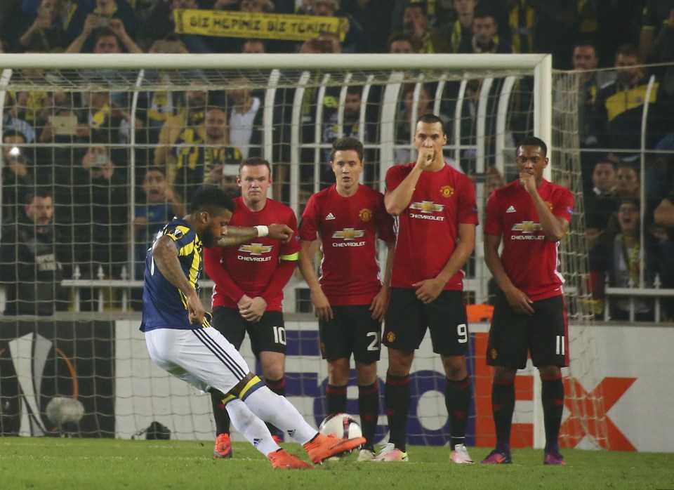  Jeremain Lens scores stunning free kick to sink United