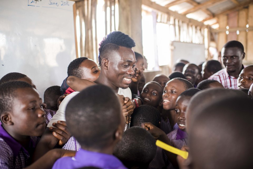  Children gather round their idol Atsu