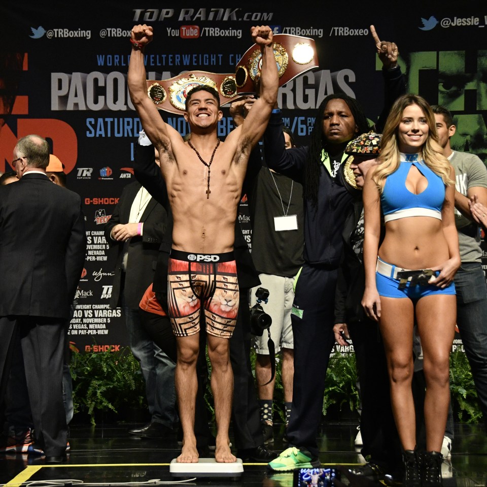  WBO welterweight champ Jesse Vargas on the scales