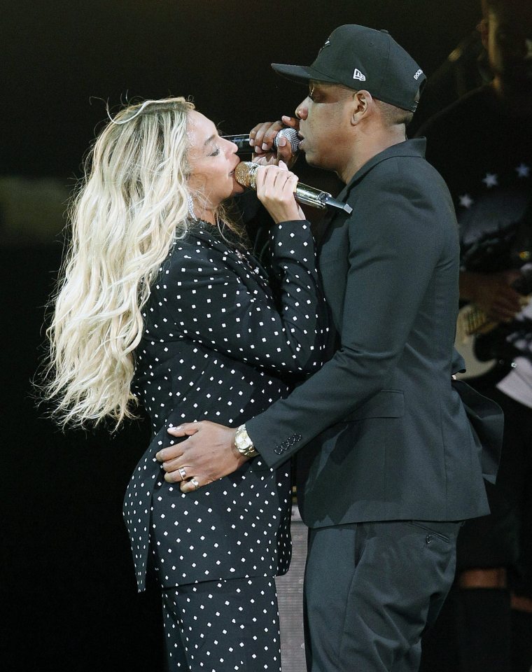  The power couple performed on stage at a campaign event for Democratic presidential candidate