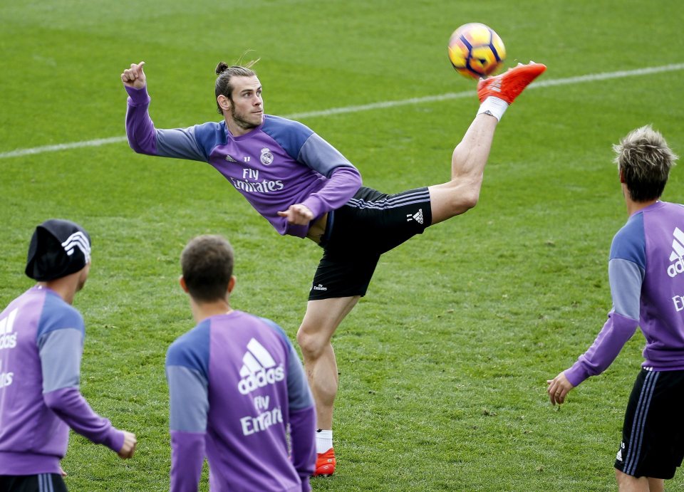  Gareth Bale shows his athletic side as he back-heels the ball above his head