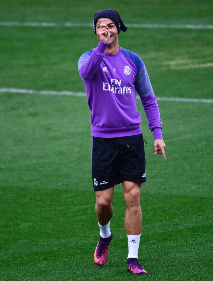  Cristiano Ronaldo was the only Galactico wearing a hat during the training session