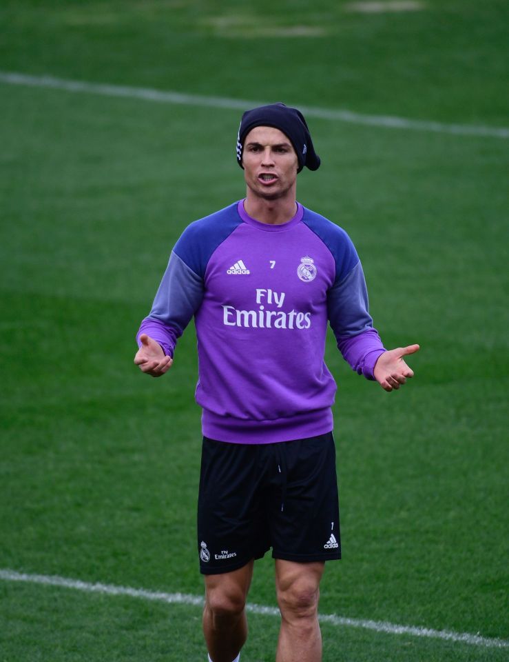  Cristiano Ronaldo wears a hat in training as the winter descends upon Madrid