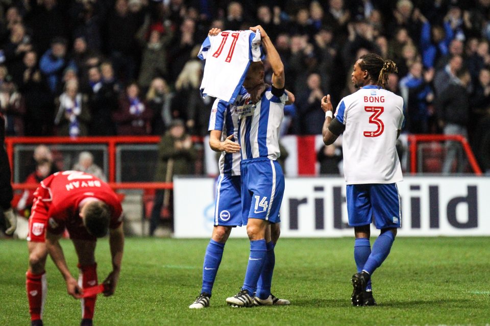  Brighton's players dedicate Sidwell's strike to Anthony Knockaert