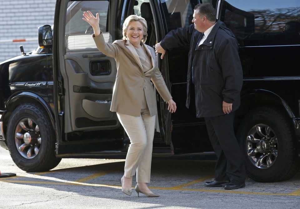  Hillary Clinton arrives to vote in the US presidential election at Grafflin Elementary School in Chappaqua, New York