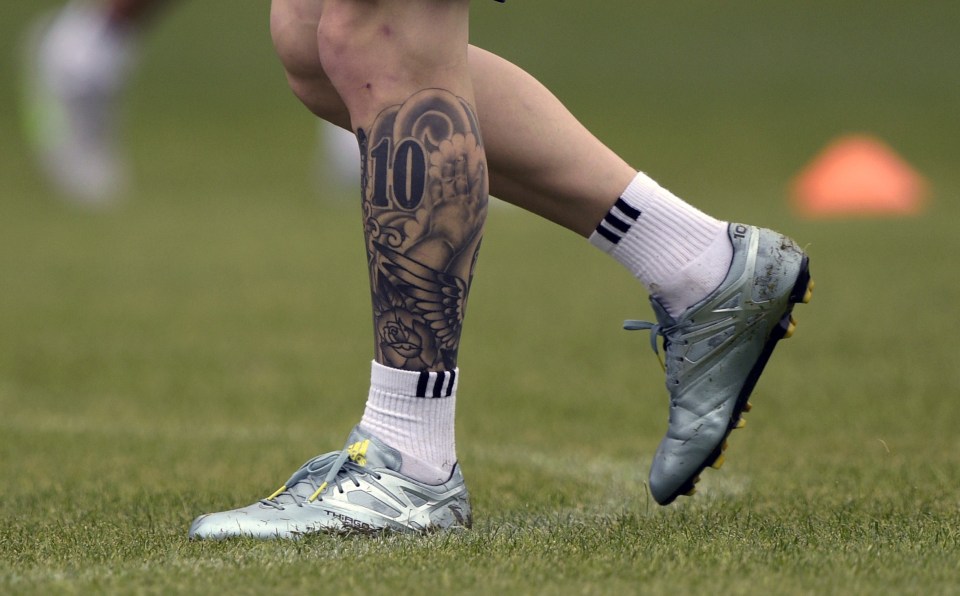  How Lionel Messi's left leg tattoo used to look...