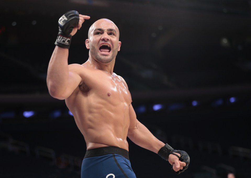  Eddie Alvarez is aiming to take down the UFC's most famous fighter