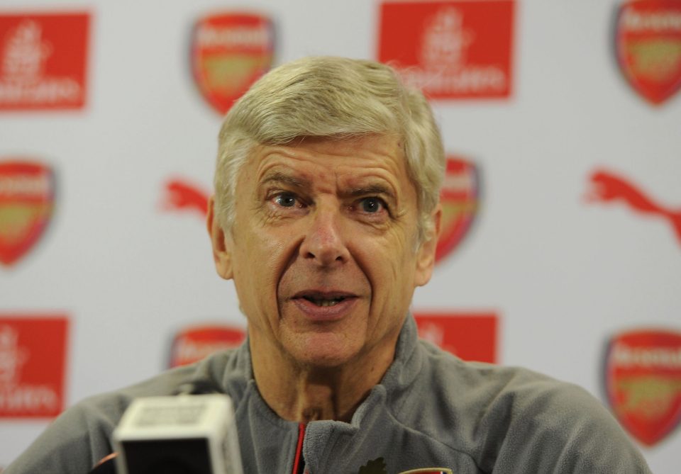  Arsene Wenger speaks to the press ahead of Arsenals trip to United