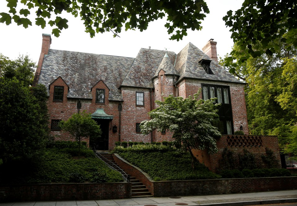 President Obama and his family will reportedly be renting out this £17,000 a month mansion in Kalorama in Washington