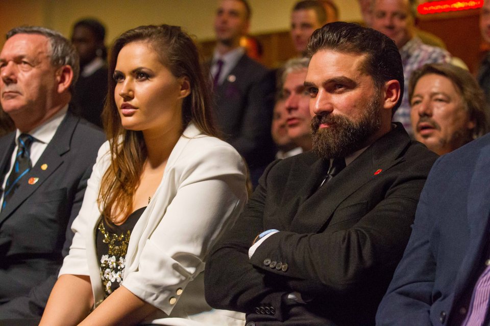  SAS: Who Dares Wins front man Ant Middleton pictured ringside