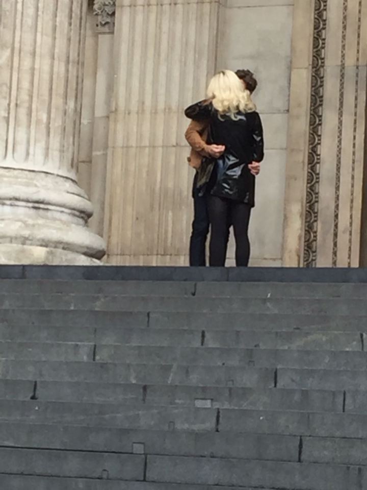  The couple embraced on the steps