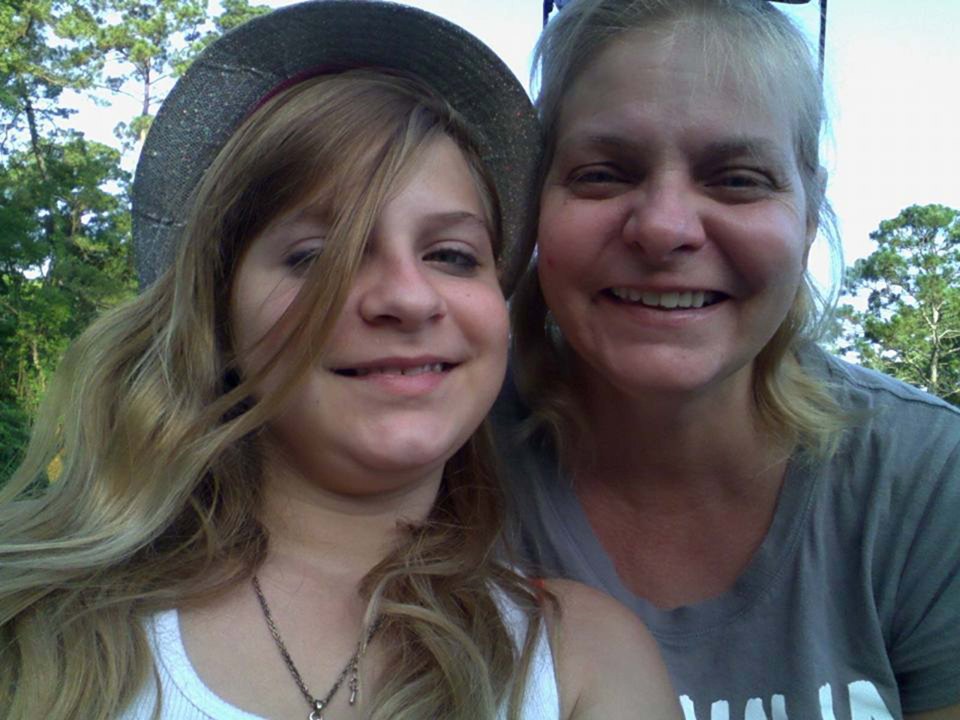  Mum Melissa Kurtz, pictured with teen Harper, investigated the chilling snap