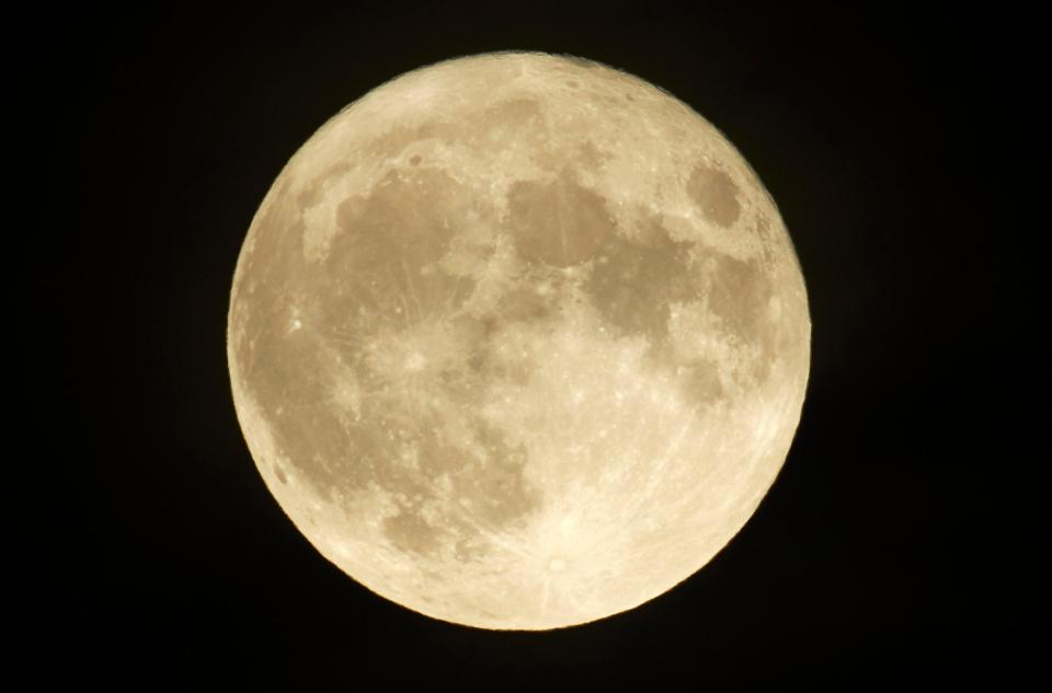  One photographer got this amazingly clear view of the supermoon in Belfast tonight