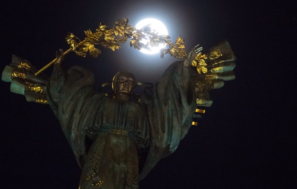  The supermoon rises behind the statue of Goddess Bereginya at the Independence Square in Kiev, Ukraine