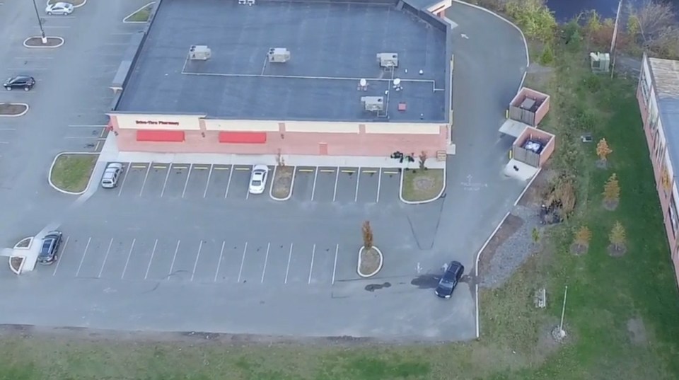  He tracked his wife to the car park of a nearby shopping complex