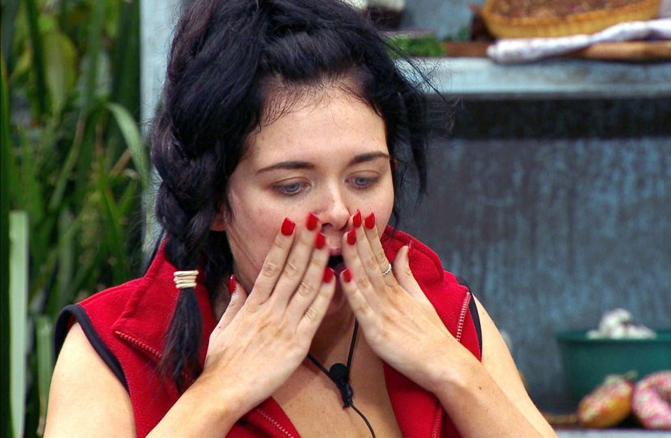  Scarlett seems panicked by the whole challenge