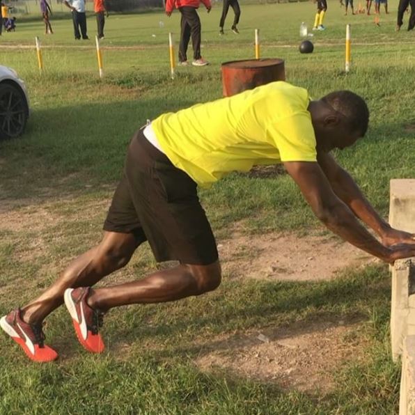  Usain Bolt begins training and shows off his powerful legs