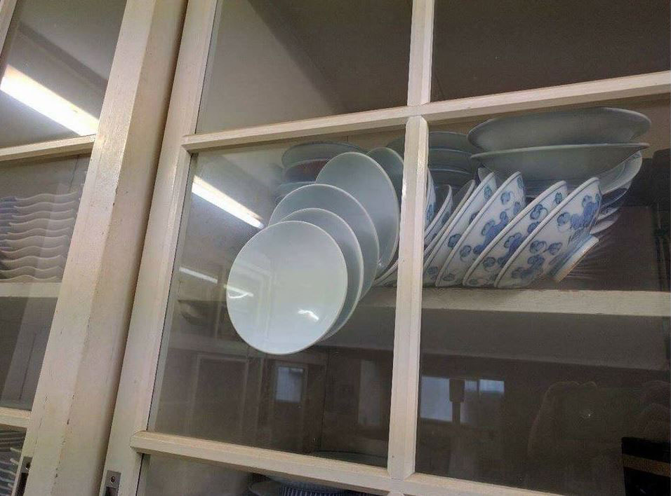  The plates are leaning against the door and will smash if it is opened