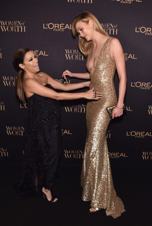  The supermodel towered over the 5ft 1" star who appeared to find their height difference hilarious