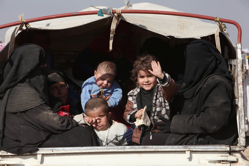 Displaced people from Mosul and the outskirts arrive in the town of Bashiqa