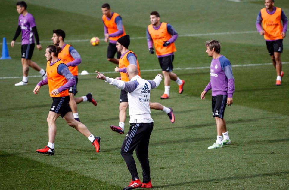  Zinedine Zidane gives instructions ahead of another huge Madrid derby