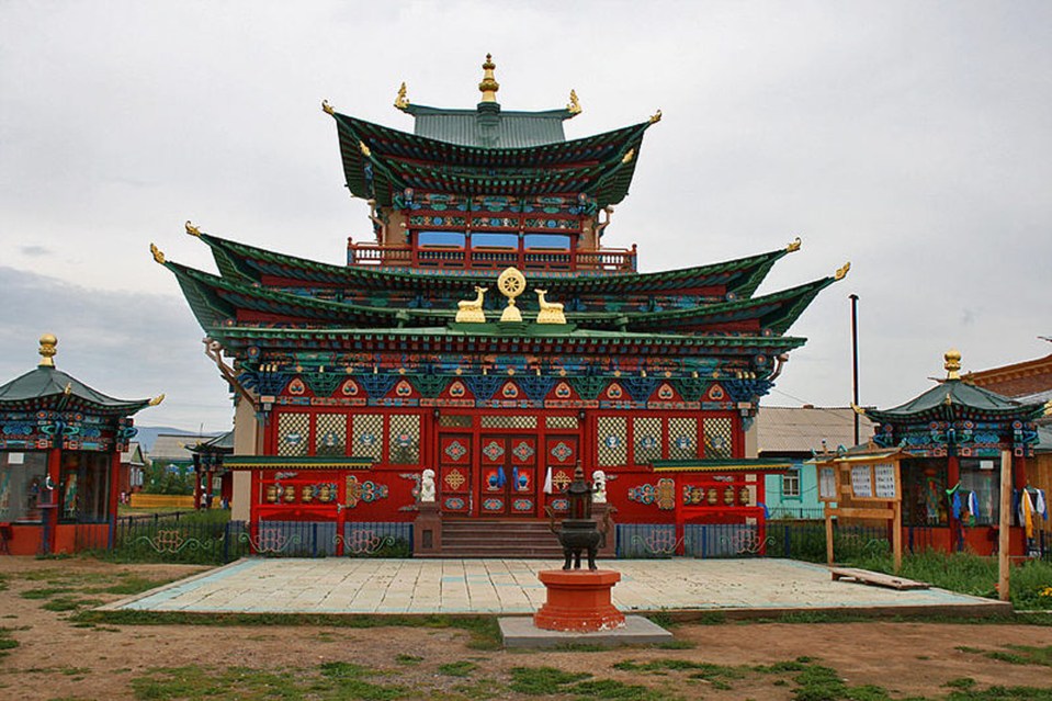  Lama Dashi-Dorzho Itigilov moved from a glass case within his palace