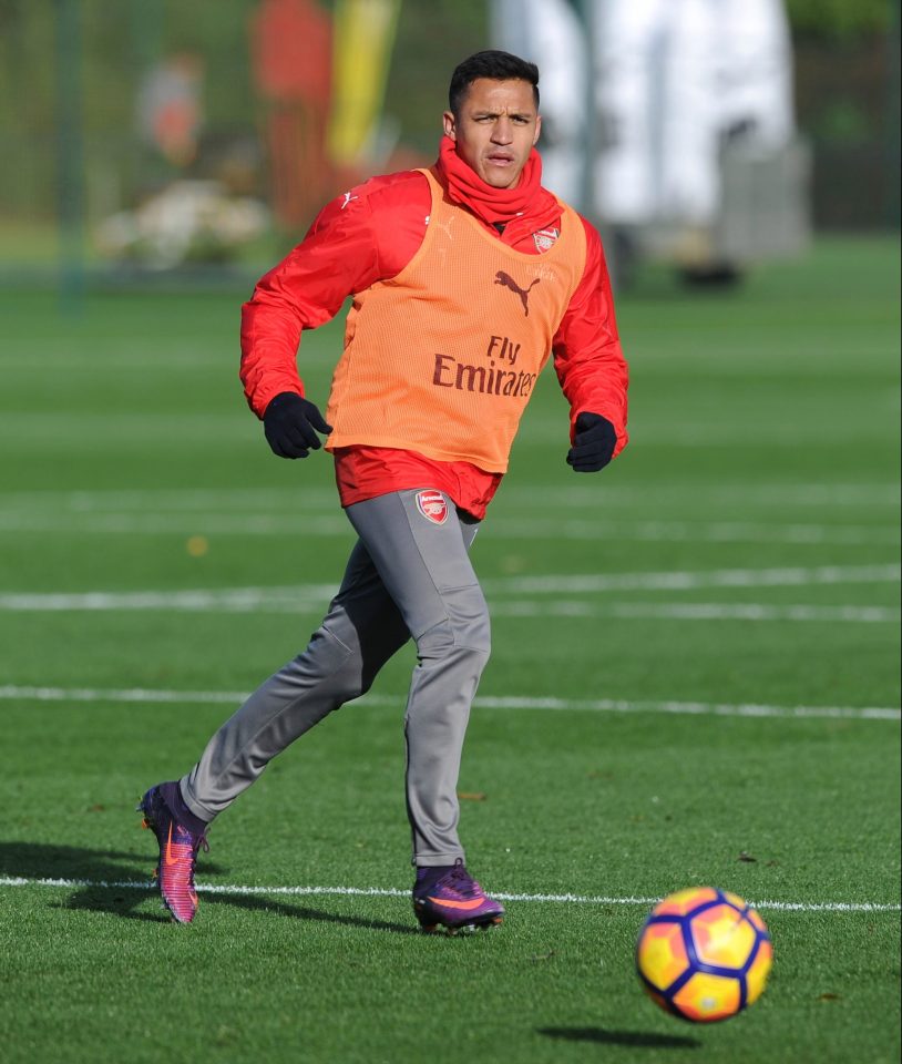  Alexis Sanchez is yet to sign a new deal with Arsenal