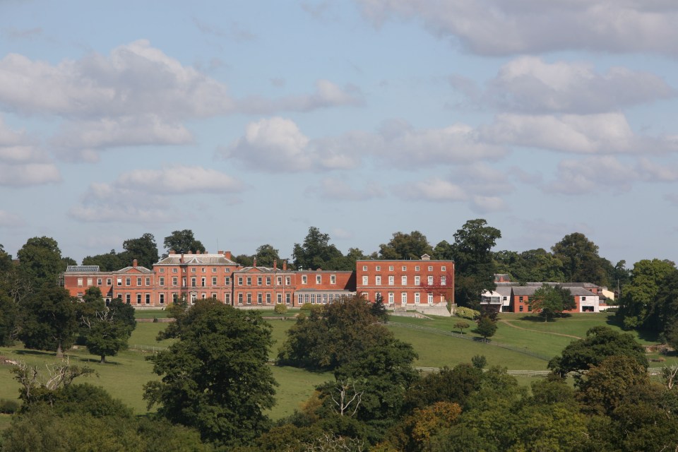  The Chancellor plans to reform Stanford Hall to a medical centre for soldiers with severe battlefield injuries