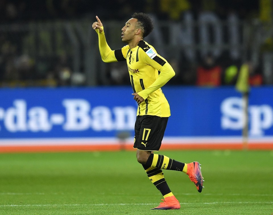 Borussia Dortmund's Pierre-Emerick Aubameyang celebrates after scoring the opening goal during the German Bundesliga soccer match between Borussia Dortmund and Bayern Munich in Dortmund, Germany, Saturday, Nov. 19, 2016. (AP Photo/Martin Meissner)