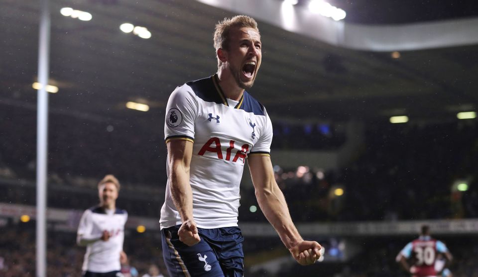  Harry Kane scored a late penalty kick to give Tottenham a 3-2 win over West Ham at the weekend