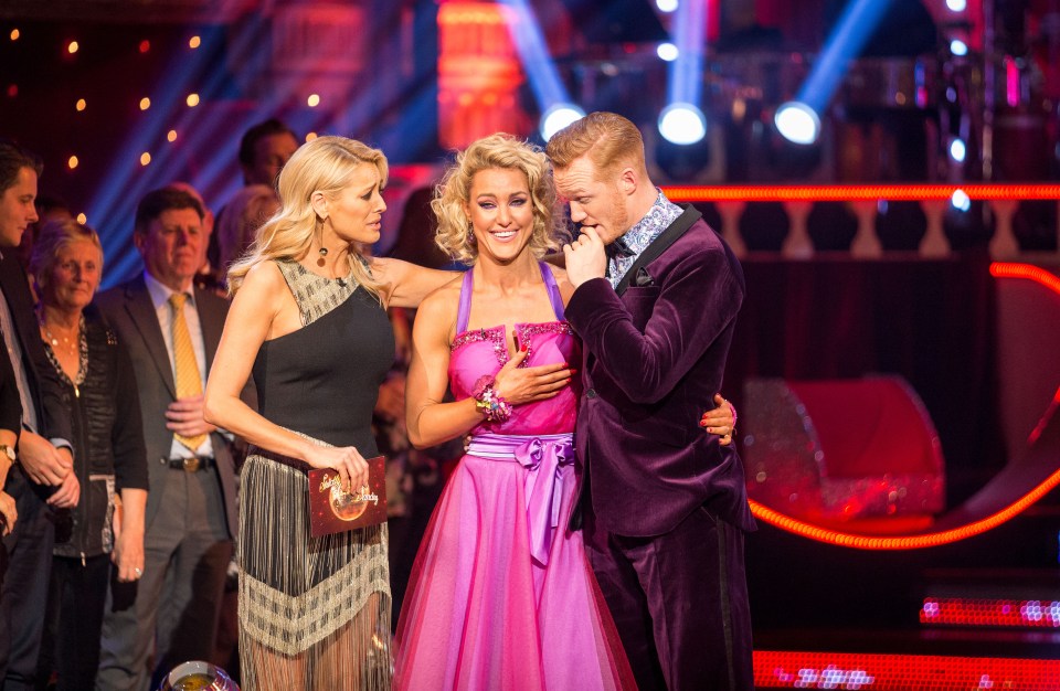 The judges unanimously decided to save Claudia, sending Greg and his partner Natalie Lowe home