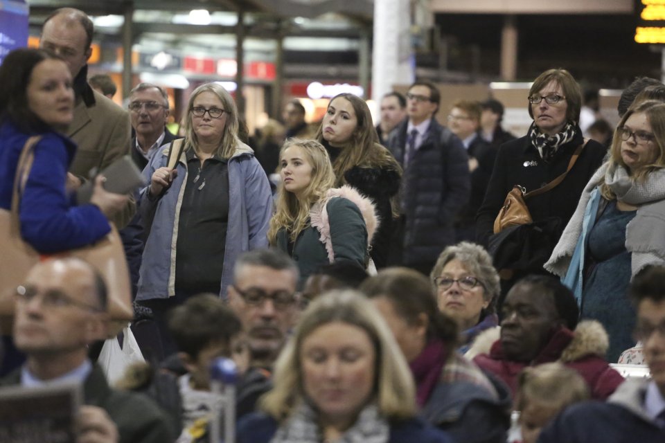  Crowds formed at Paddington Station as the harsh weather in the west of the country caused hold ups for those trying to leave the capital