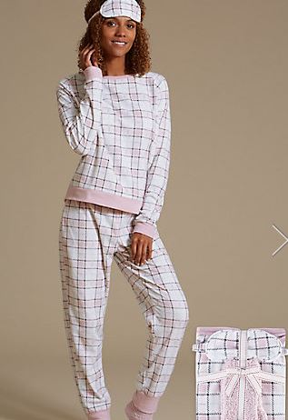  M&S are slashing prices in the lingerie department with this PJ set for just £15