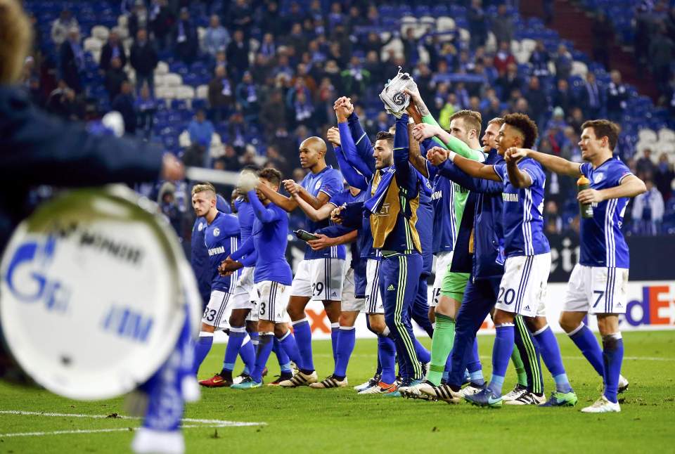  Schalke 04 celebrate their win over Ligue 1 leaders Nice