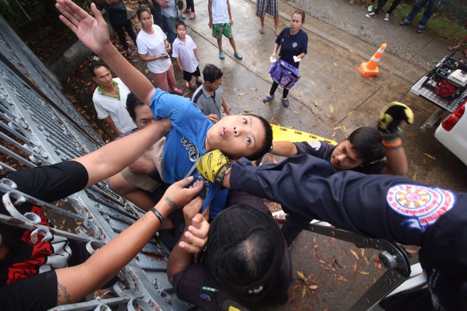  Tharathep Wanacharoenlap, 11, slipped and fell onto the wet railings