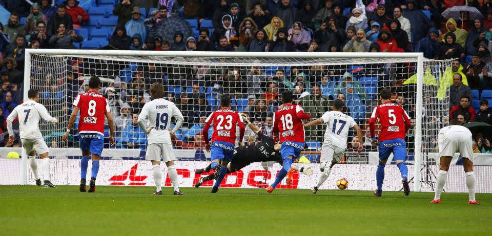  Cristiano Ronaldo opens the scoring with a penalty after just five minutes