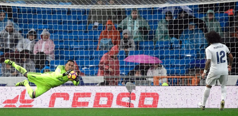  Keylor Navas makes second-half penalty save to keep Real Madrid ahead