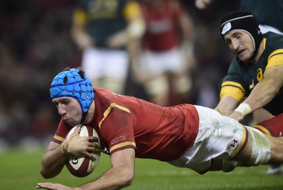  Justin Tipuric goes over for a great solo try as Wales beat the Boks