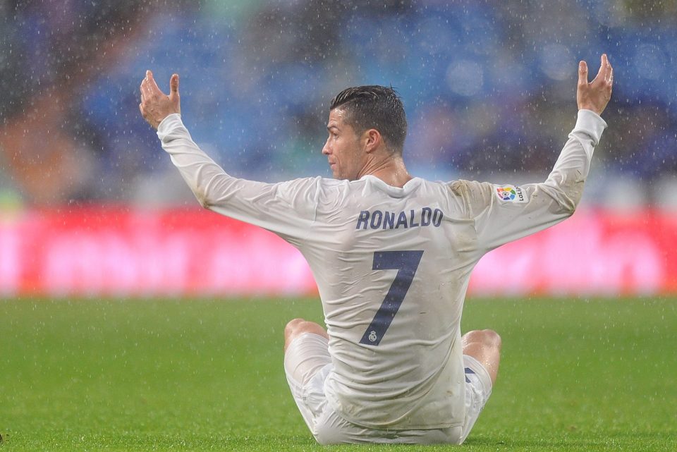 MADRID, SPAIN - NOVEMBER 26: Cristiano Ronaldo of Real Madrid reacts during the La Liga match between Real Madrid CF and Real Sporting de Gijon at Estadio Santiago Bernabeu on November 26, 2016 in Madrid, Spain. (Photo by Denis Doyle/Getty Images)