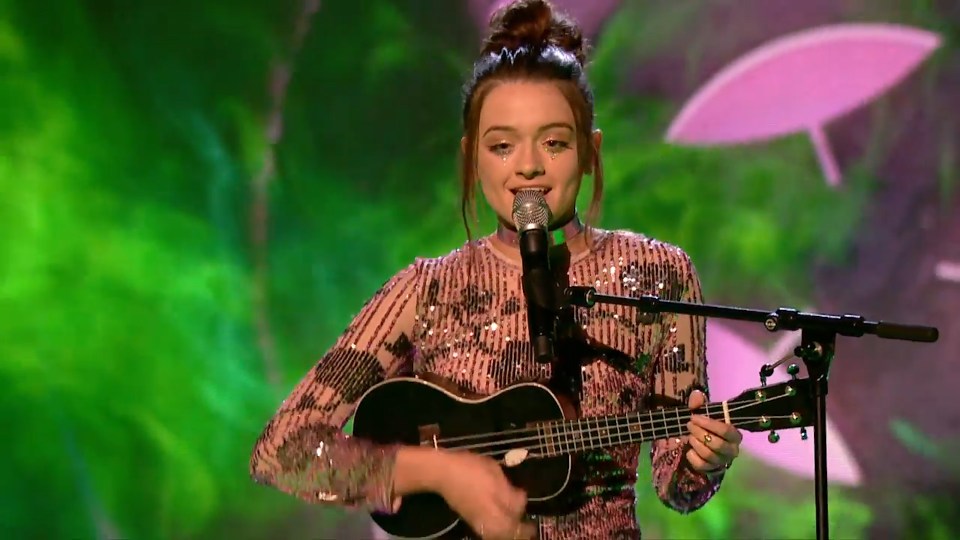 X Factor's Emily Middlemas sang an acoustic version of Britney Spears' Toxic on last night's show 