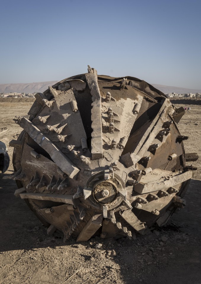  A massive drill used for breaching defences