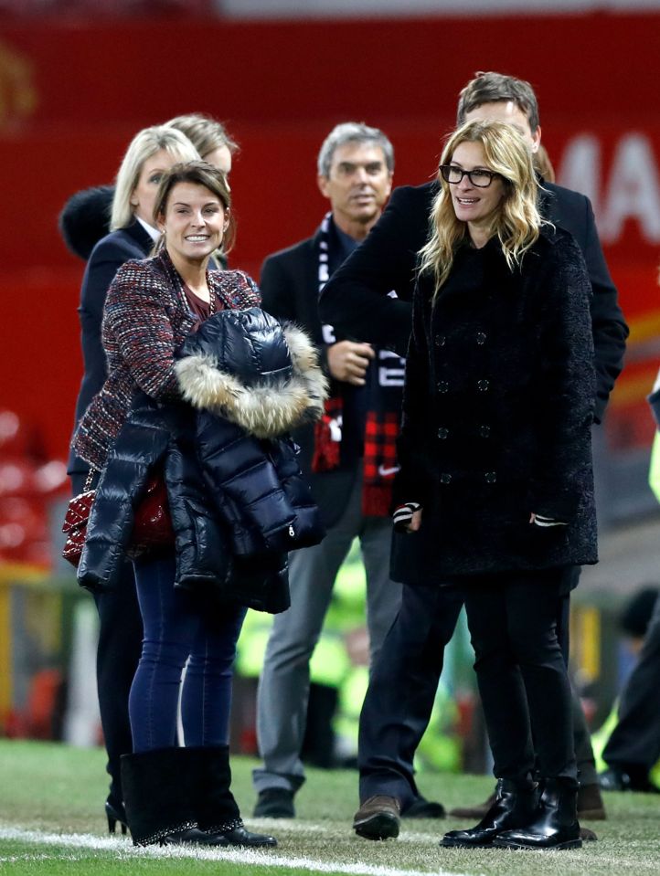  Julia Roberts chatted to Colleen Rooney on the side of the Old Trafford pitch