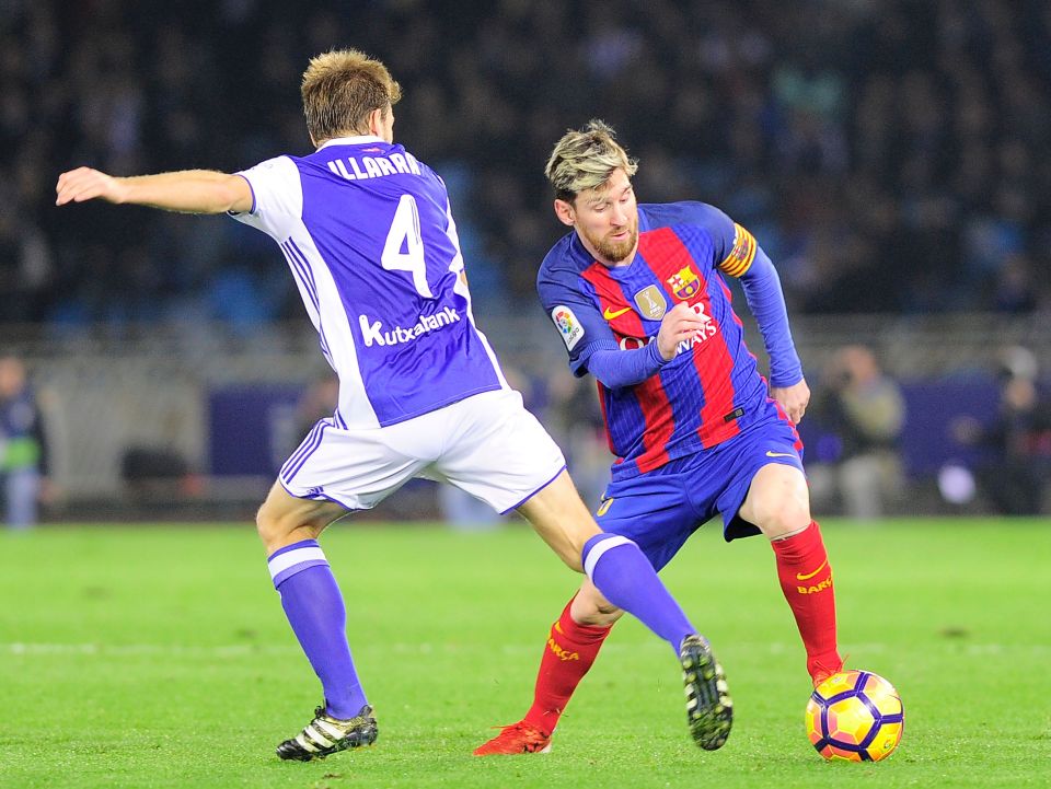 Real Sociedad's midfielder Asier Illarramendi (L) vies with Barcelona's Argentinian forward Lionel Messi during the Spanish league football match Real Sociedad vs FC Barcelona at the Anoeta stadium in San Sebastian, on November 27, 2016. / AFP PHOTO / ANDER GILLENEAANDER GILLENEA/AFP/Getty Images