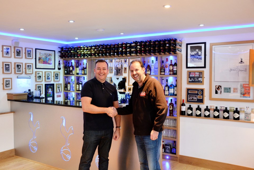 Darron Stump with Andy Beresford, Managing Director of Home Leisure Direct. 