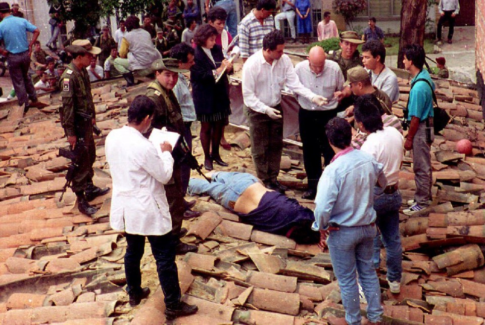 The body of Medellin drug cartel leader Pablo Escobar lies on the roof of a house in December 1993